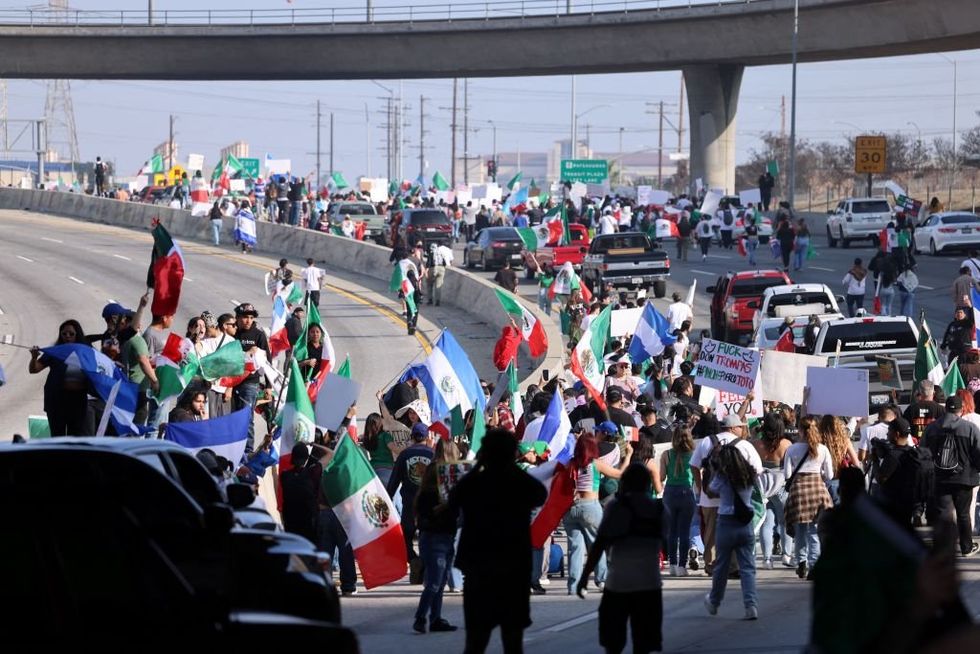 Anti-ICE protesters take over LA freeway — but no arrests made