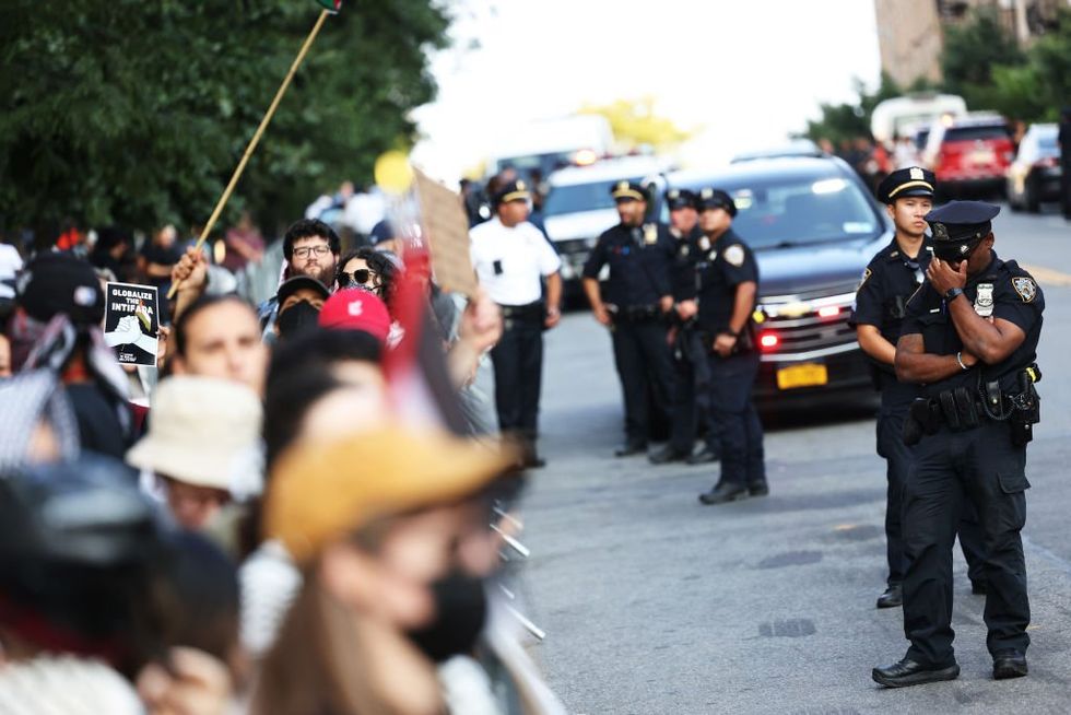 Anti-Israel protesters fight with NYPD outside Democrat fundraiser afterparty