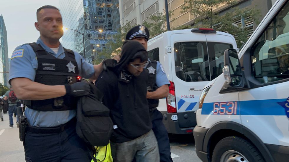 Antifa rioters fight with Chicago Police outside Israeli consulate