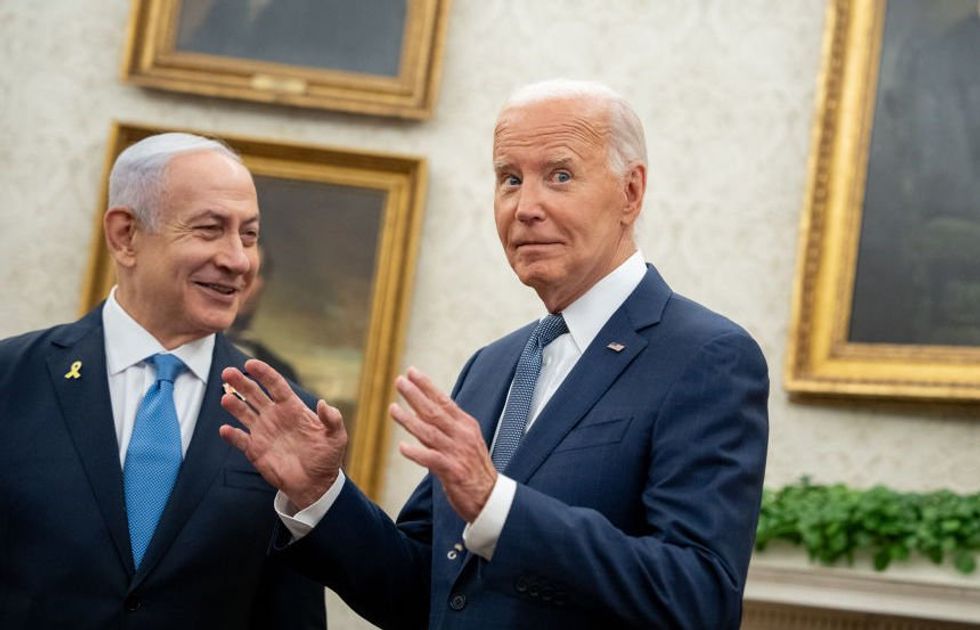 Biden meets with Israeli PM for just 134 seconds before kicking out reporters — but one head shake tells a story