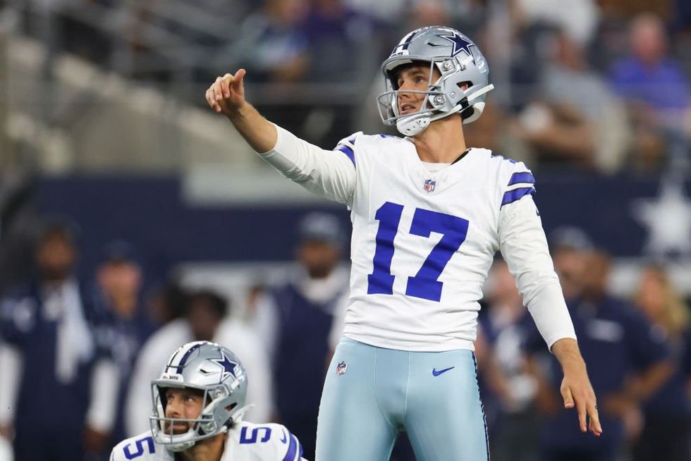 Dallas Cowboys reportedly try to get their Pro Bowl kicker out of jury duty — but he refuses