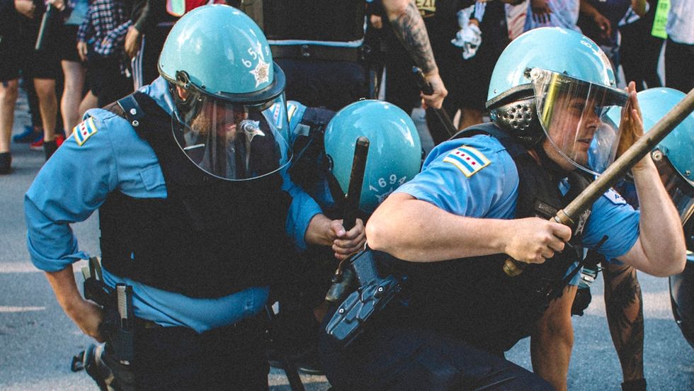 BREAKING: Rioters Attack Police Officers In Chicago While Trying To Destroy Statue