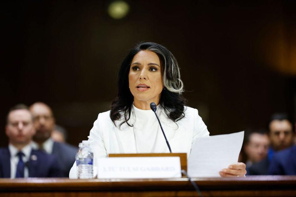 Gabbard makes Sen. Kelly regret questioning her remarks about Obama's regime-change ops