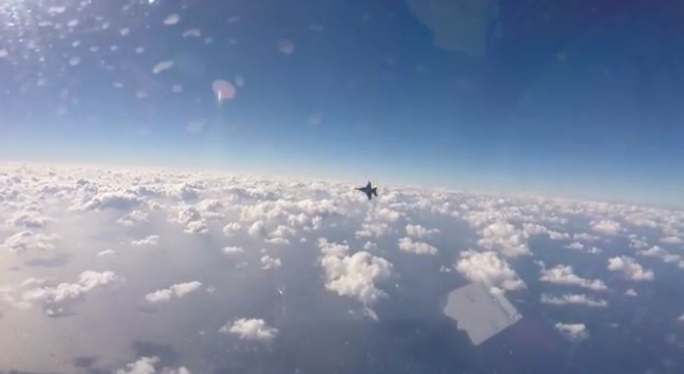 Four Amazing Minutes From Inside F-18 Super Hornets