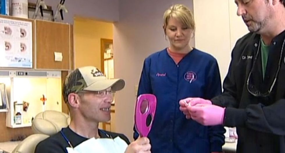 Diner Waiter Looks Like a New Man After Generous Customer Offers Him Help for Dental Surgery