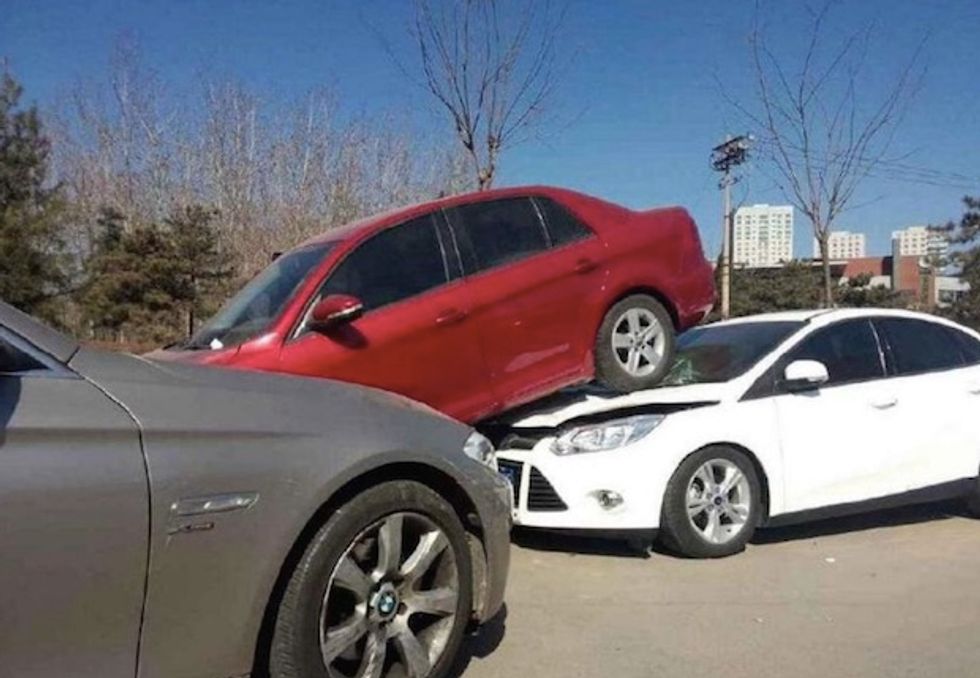 Sure, Some Unlucky Drivers in China Allegedly Found Their Parked Cars Like This. But at Least the Person Left a Note.