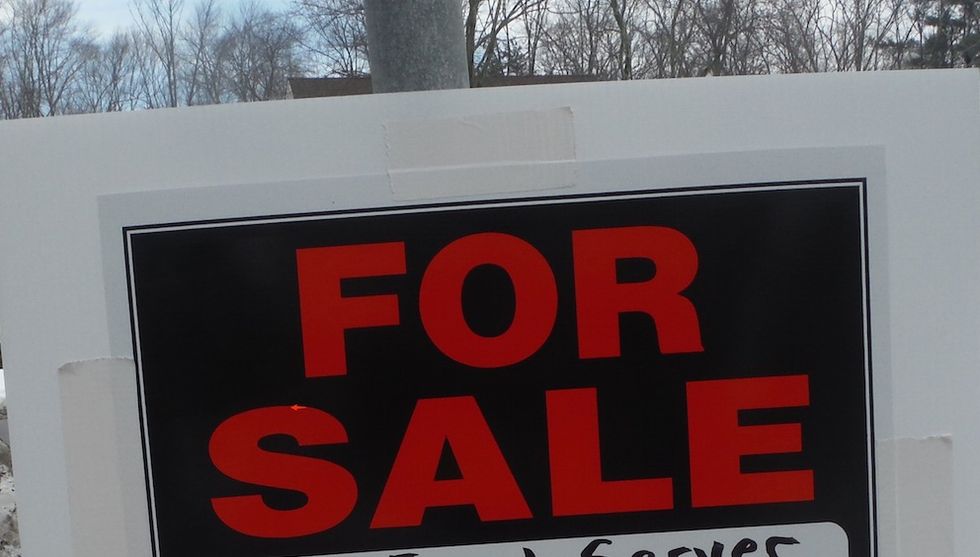 One of Hillary Clinton's Neighbors Adds Insult to Injury With This 'For Sale' Sign Near Her NY Home