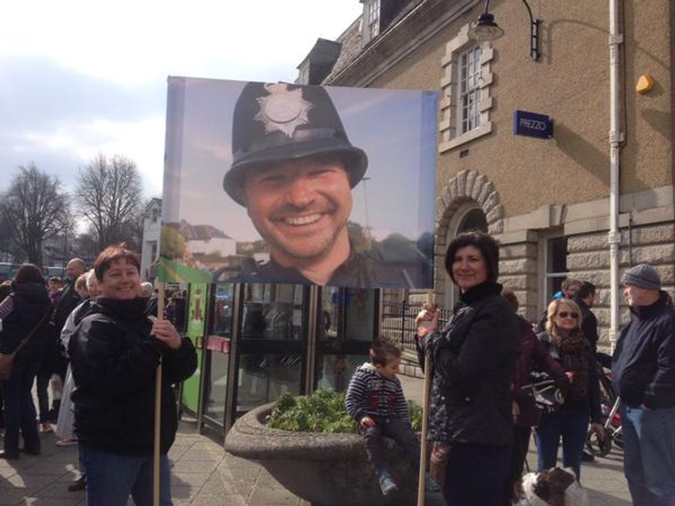 When a Beloved Cop Died, Locals Decided to Honor Him by Walking His Beat. Then They Got a Huge Surprise When They Saw How Many People Showed Up.