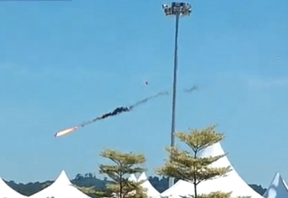 Air Show Pilots Make a Crucial Mistake — and the Terrifying Ordeal Was Caught on Camera