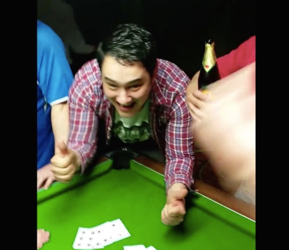 If You Can Pull Off This Card Trick, You'll Probably Never Pay for a Drink Again