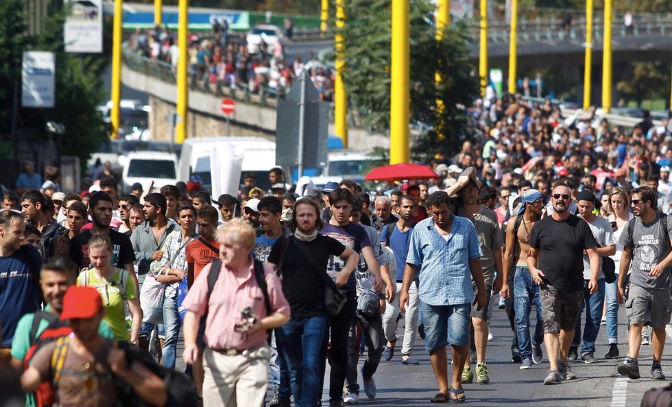 Thousands Begin Final March Toward Border as Hungary's Migrant Crisis Deepens