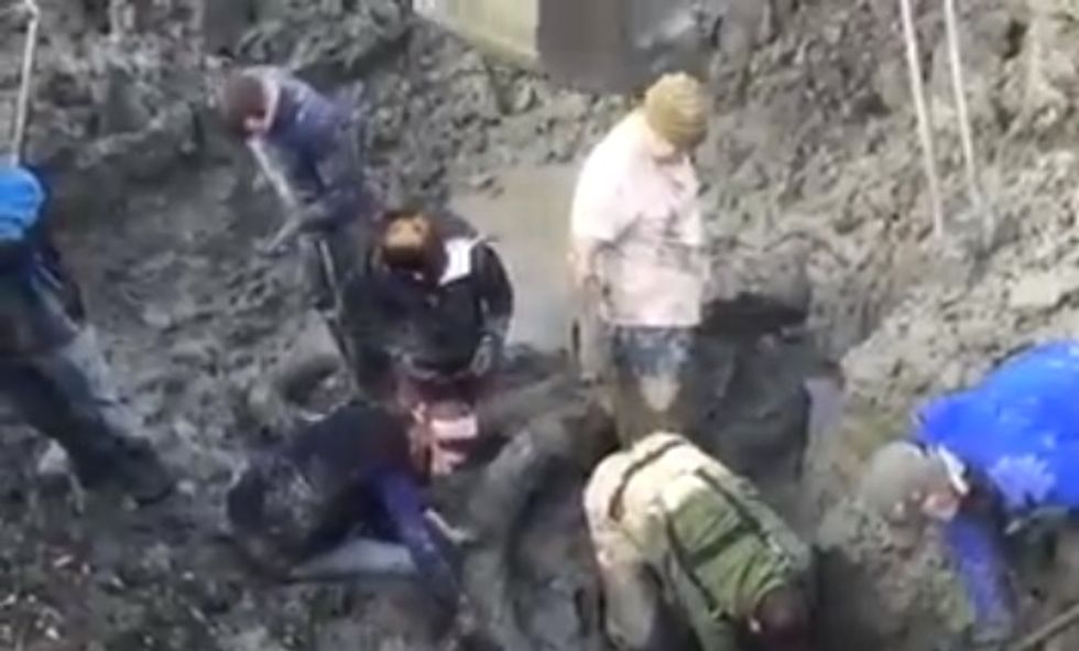 Farmer Discovers Mammoth Skeleton in Soy Field. Then Gives Paleontologists a Day to Dig It Up So He Can Stay on Schedule.