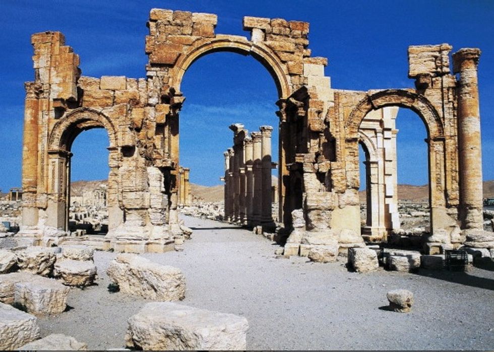 Islamic State Militants Destroy 2,000-Year-Old Palmyra Arch, Activists Say