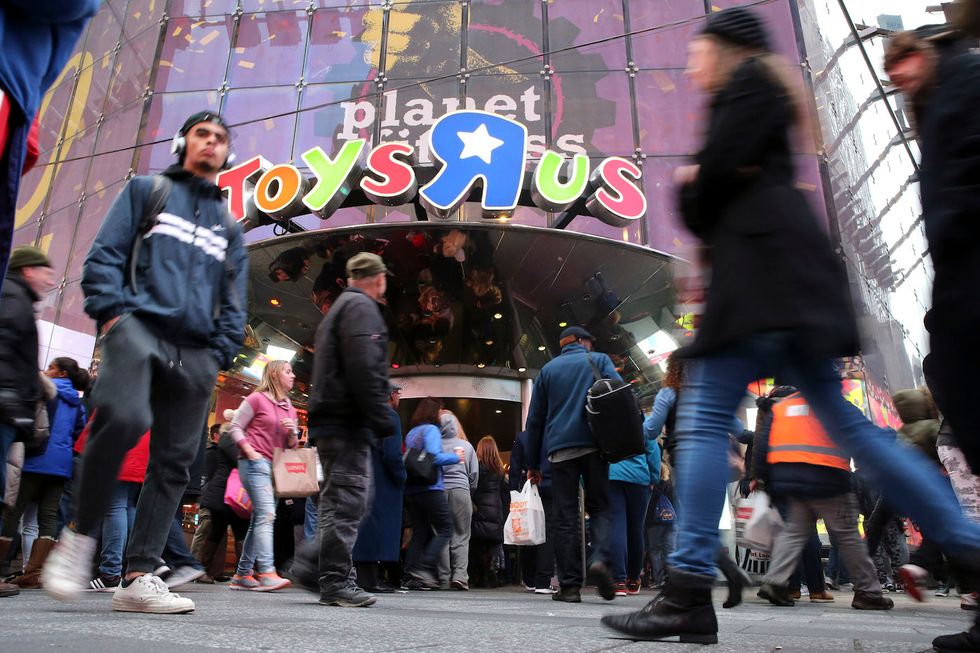 Toys R Us Closes Flagship Store in New York City's Times Square: Ferris Wheel, T-Rex and All