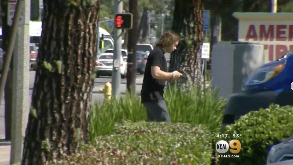 New California city ordinance levies hefty fines for looking at a phone while crossing the street