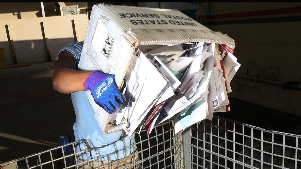 Letter carrier praised for saving teen from sex trafficking in Sacramento, California