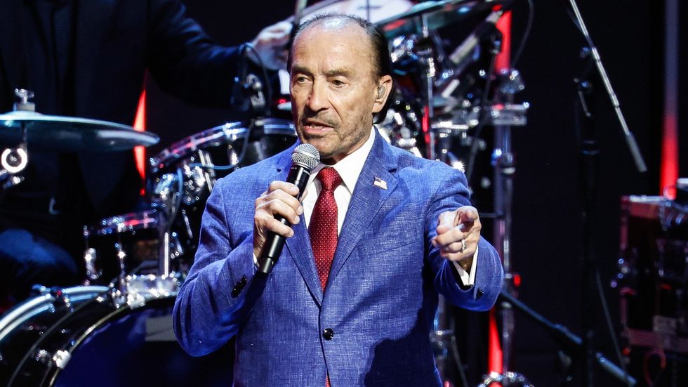 What’s it like introducing Donald Trump? Country music star Lee Greenwood tells ALL