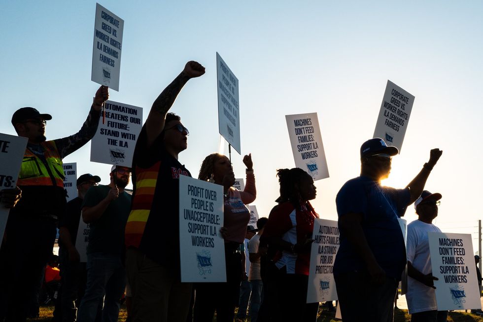 Dockworkers’ strike suspended