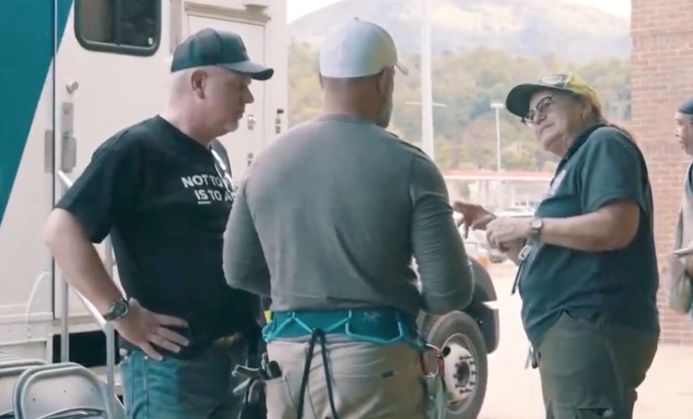 VIDEO: Glenn Beck confronts the lone FEMA crew he found in Asheville in North Carolina