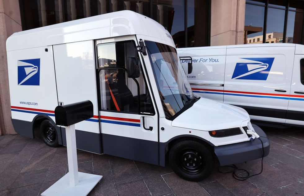 Trump weighs privatizing USPS to stop billions in taxpayer-funded losses: Report