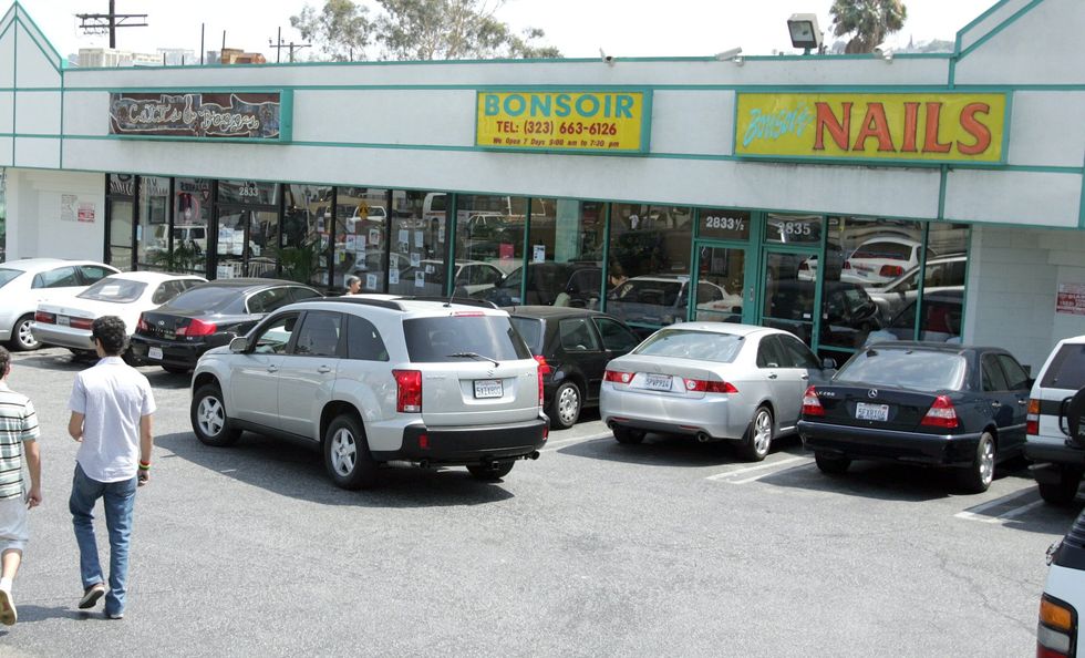 Viral video shows Compton nail salon worker lock doors to trap 2 women allegedly trying to leave without paying bill