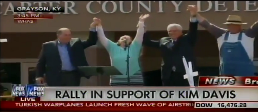 Kentucky Clerk Kim Davis Hits Stage to 'Eye of the Tiger' as She Delivers First Public Statement Since Being Freed From Jail