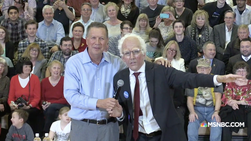 Bernie Sanders Impersonator Crashes John Kasich Rally: 'Come on Up Here a Second' 