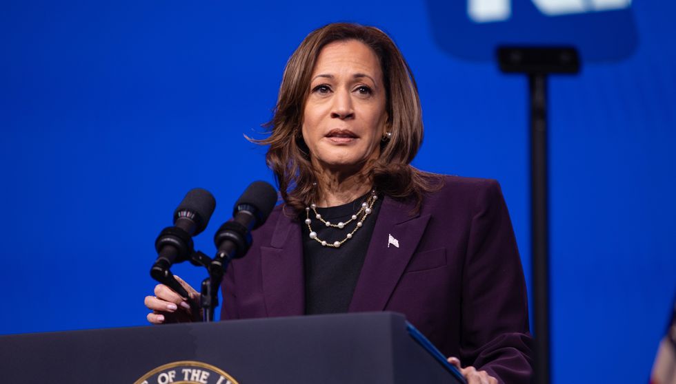 Kamala Harris' 70-second interaction with reporters ends with blowback for her and the media: 'End of the month'