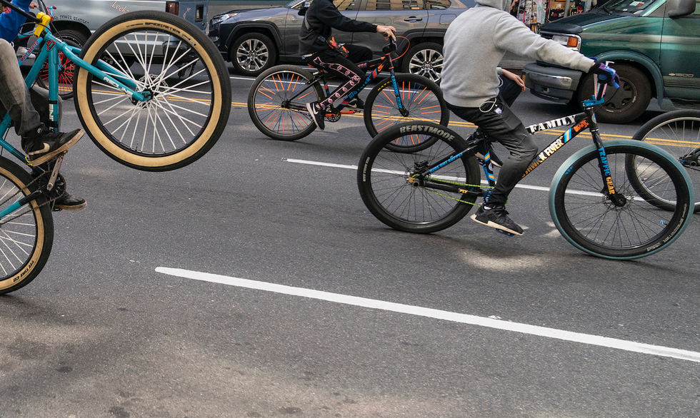 Mob of 50 teens on bicycles easily ransacks 7-Eleven in LA and escapes cops — the latest episode in apparent criminal trend