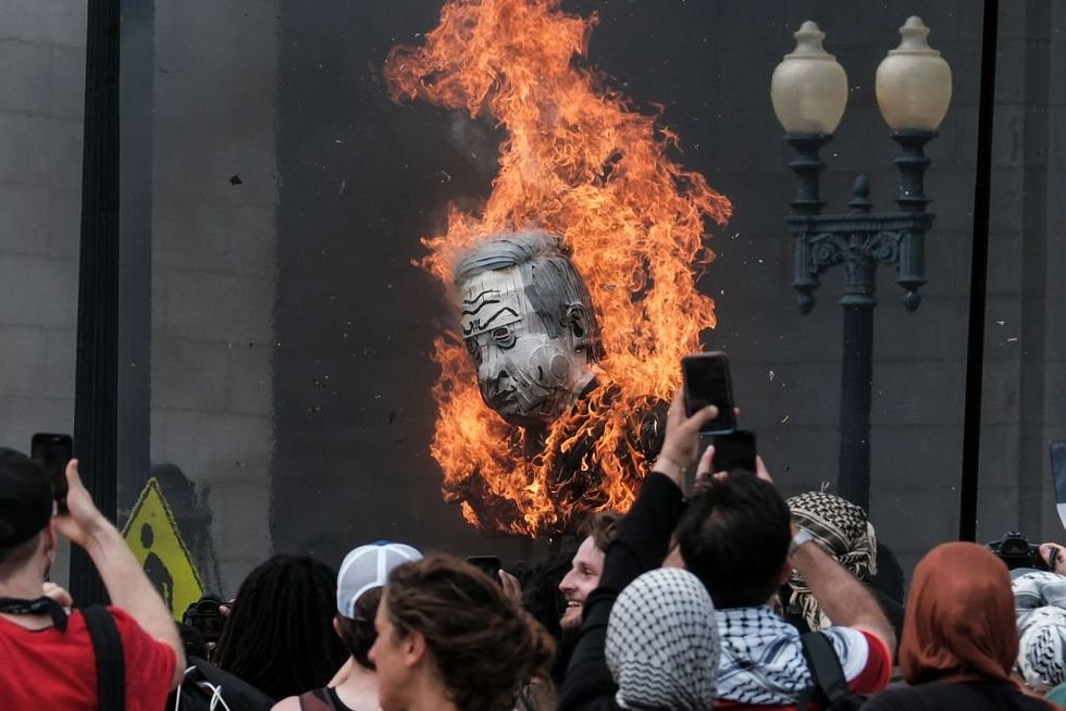 Pro-Hamas protesters release maggots, pull fire alarm in Israeli delegation's hotel: 'No peace'