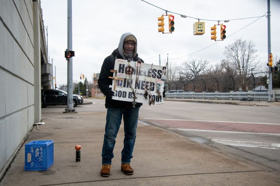 State cash for illegal aliens as homeless vets are left in the cold