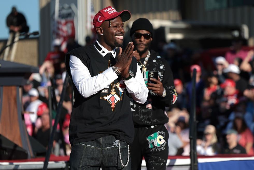 Super Bowl champ and former Steeler Antonio Brown campaigns for Trump in front of steelworker crowd in Pennsylvania