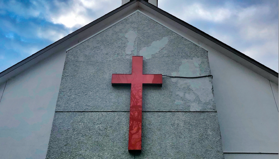 Video: Thug attacks elderly church member sweeping in front of neighborhood house of worship, steals his wallet