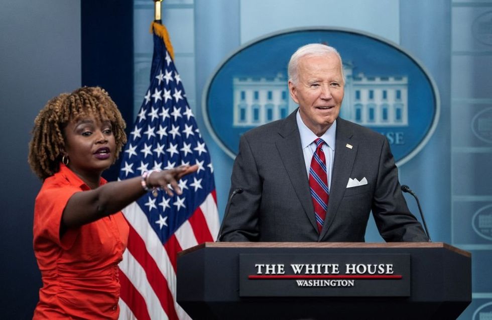 Biden trips over words, stares vacantly during WH briefing that erupts into mayhem — Jean-Pierre steps in to rescue